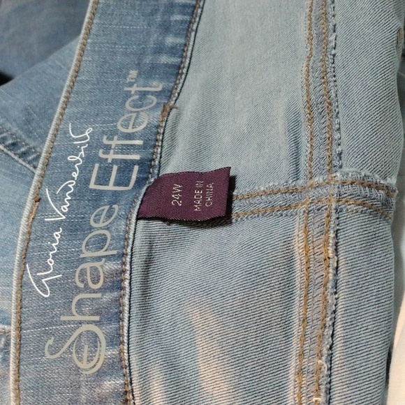 Gloria Vanderbilt Light Blue Flare Jeans Pull On Jeans - Picture 2 of 3